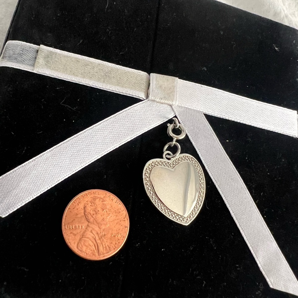 👑✅PRICE FIRM✅ Silver Heart Charm. Brand New! - Picture 4 of 10